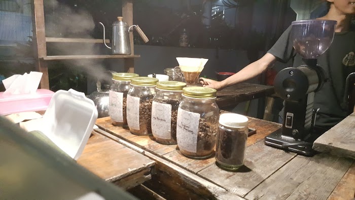 1706986866 943 photo - kopi di toko jakarta selatan : Kedai Kopi Guyon