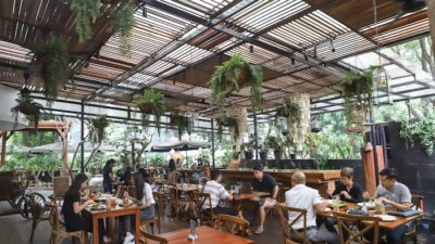 Coffee shops in South Jakarta : Six Ounces Coffee Panglima Polim