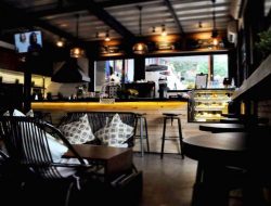 Kedai kopi di wilayah Jakarta Selatan : commonroom coffee