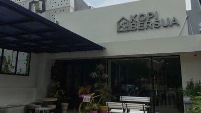 coffee shop located in South Jakarta : Kopi Bersua